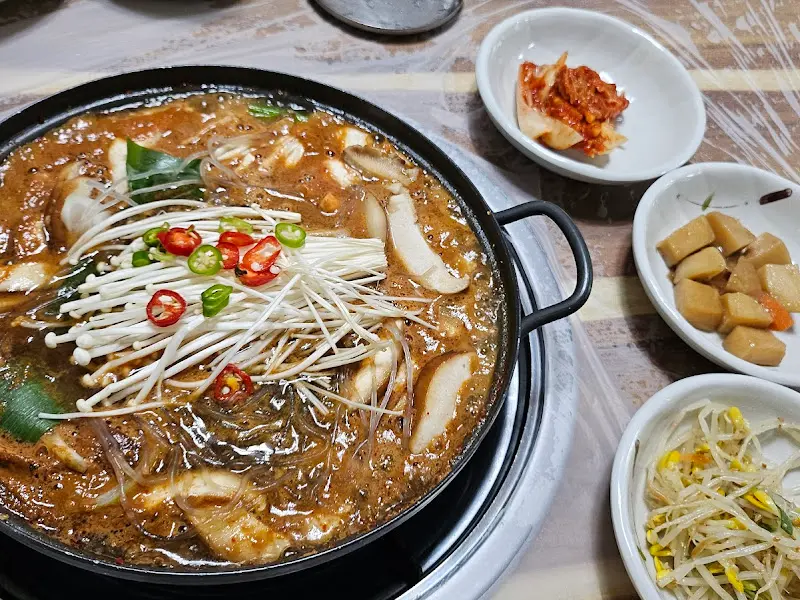 닭볶음탕과 반찬