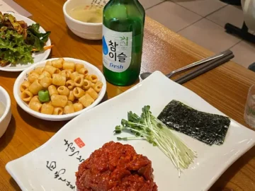 빗소리마저 낭만으로 바꾸는 곳, 전북대 맛집 ‘주모’에서 맛보는 막걸리의 향수