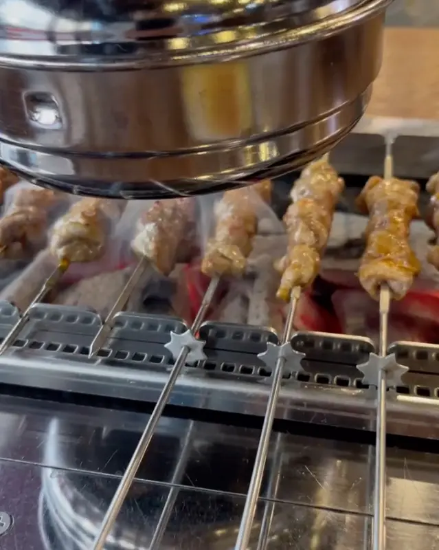 양꼬치가 구워지는 모습