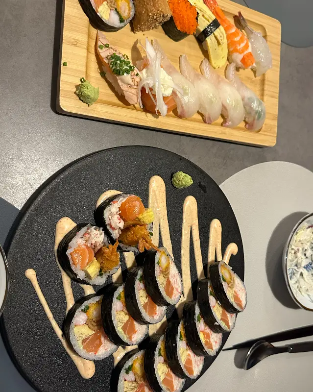 다채로운 구성의 모듬 초밥