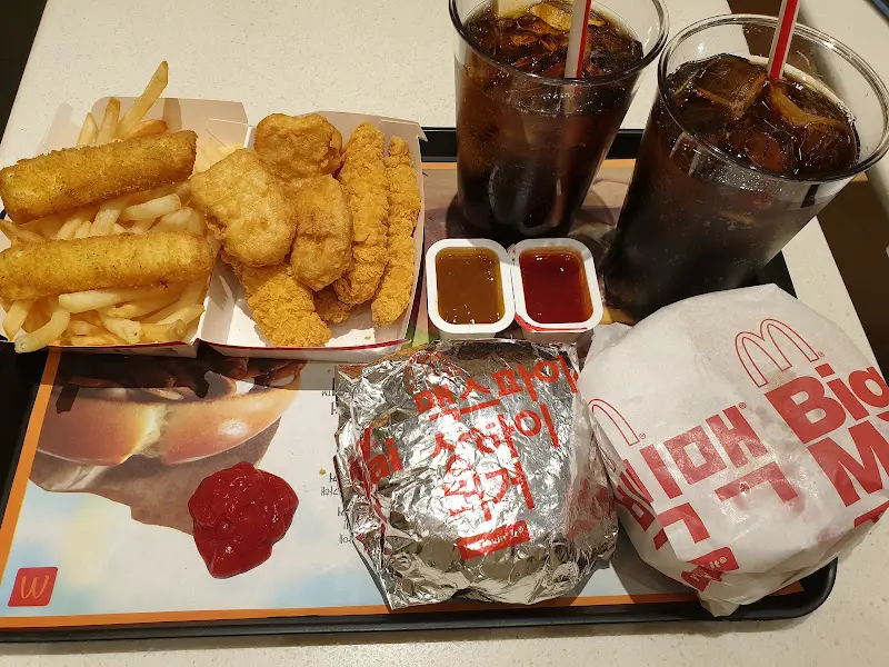 맥도날드 의왕오전DT점 2층 창가 좌석