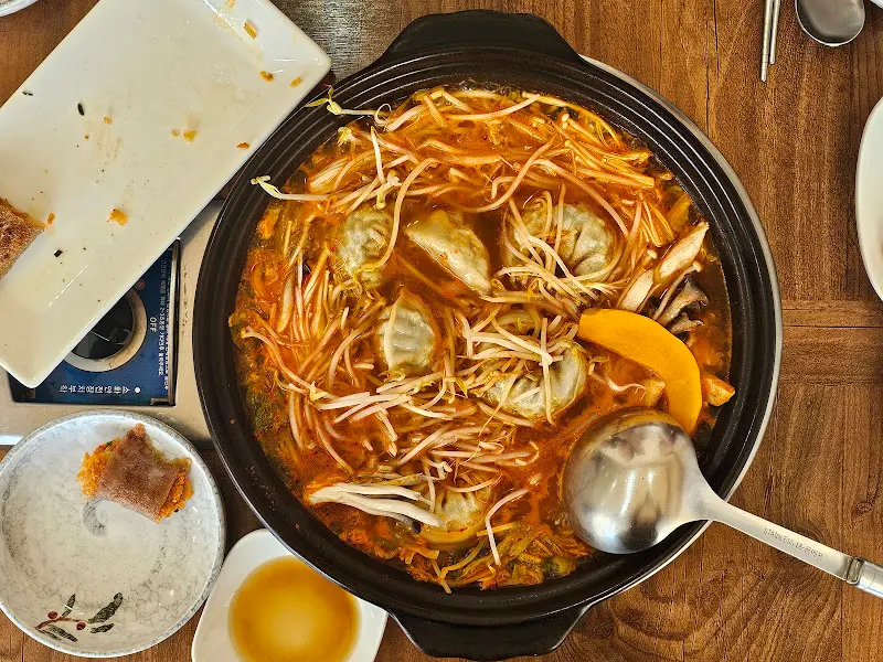 만두전골과 칼국수