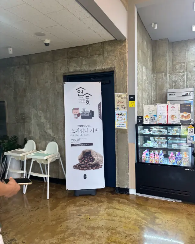 카페 내부 전경