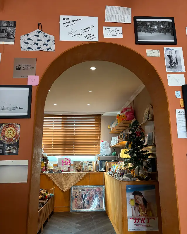 아기자기한 소품들이 가득한 덕윤당 내부