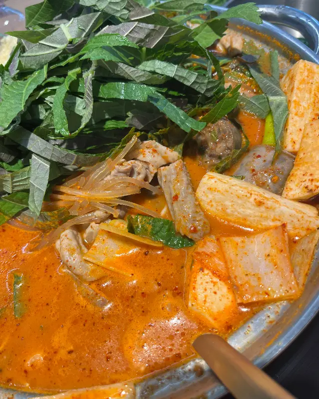 푸짐한 곱창전골