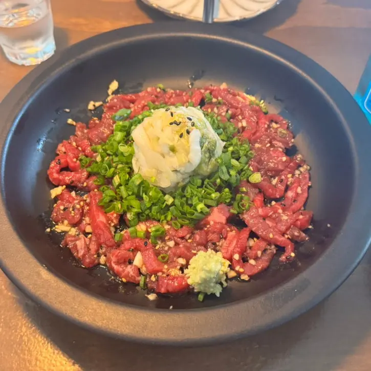 푸짐한 육회 한상