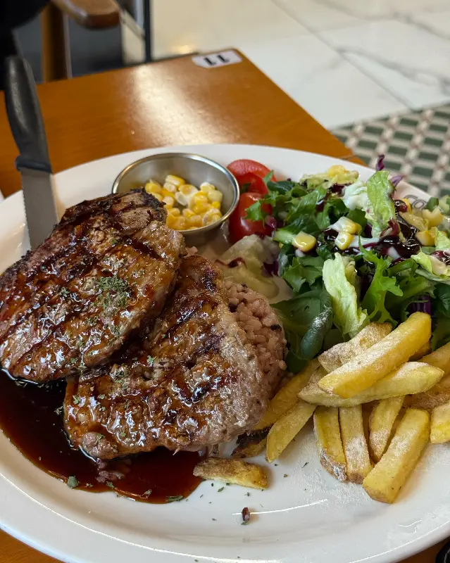 깔끔한 매장 내부