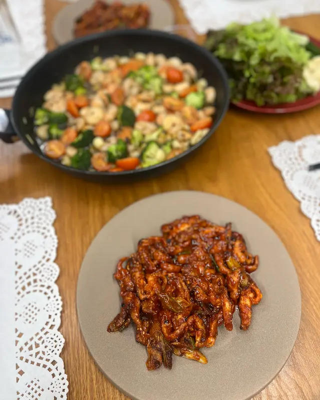 매콤한 닭발 연탄석쇠구이