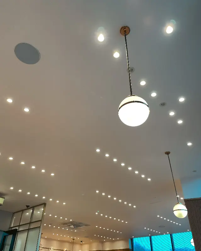 투썸플레이스 조명