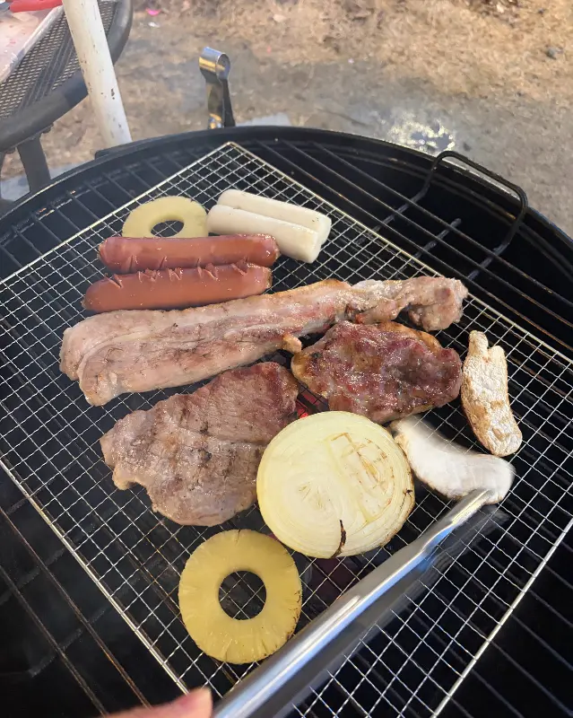 캠핑 분위기를 연출하는 장식