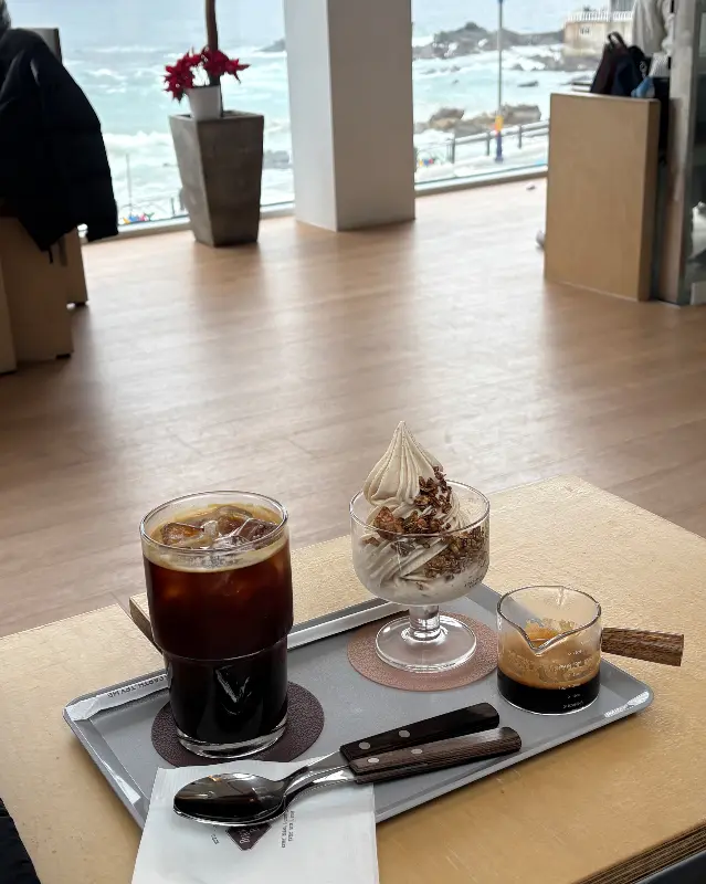 카페 내부 인테리어