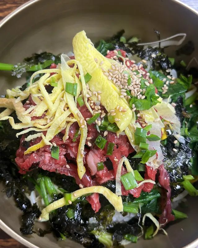 육회비빔밥 비주얼