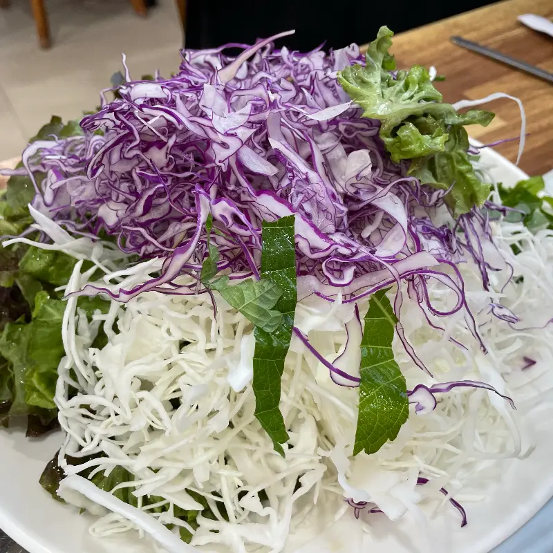 송어회와 야채의 조화