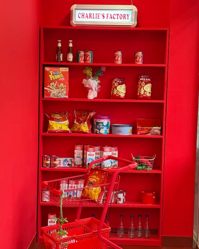 강렬한 레드 컬러의 인테리어