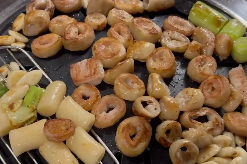 노릇하게 구워진 막창