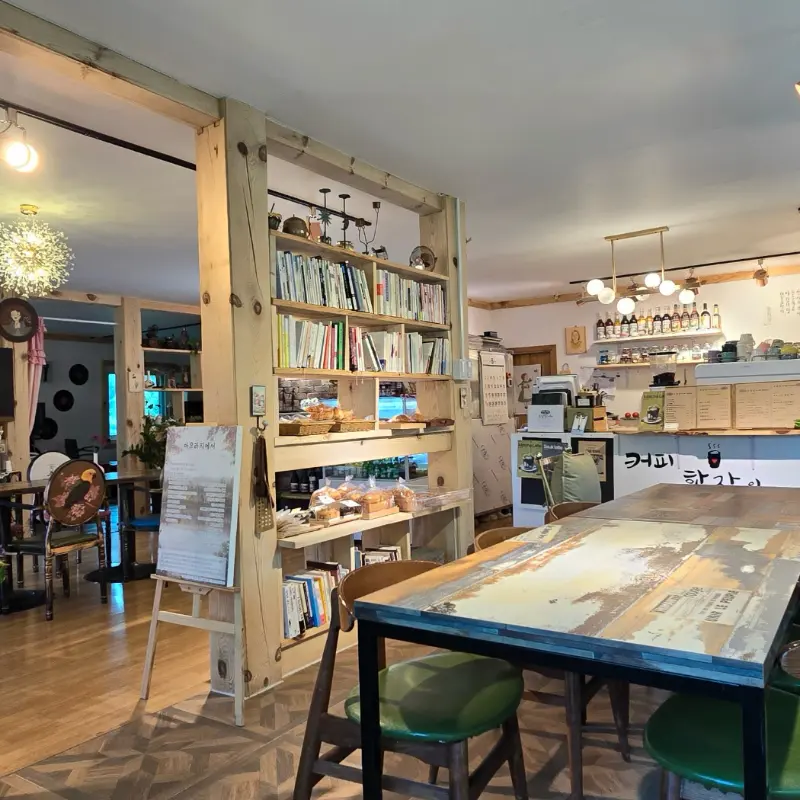 오랍뜰 카페 내부 인테리어