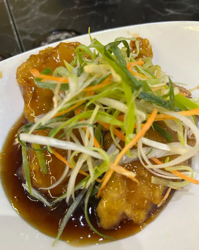 파채가 듬뿍 올려진 어향가지