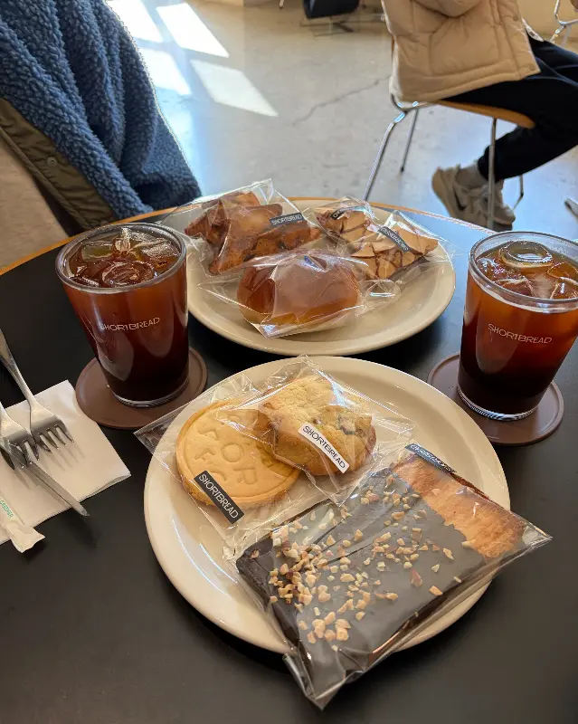 다양한 빵과 커피