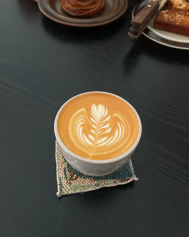 라떼 아트가 예쁜 라떼