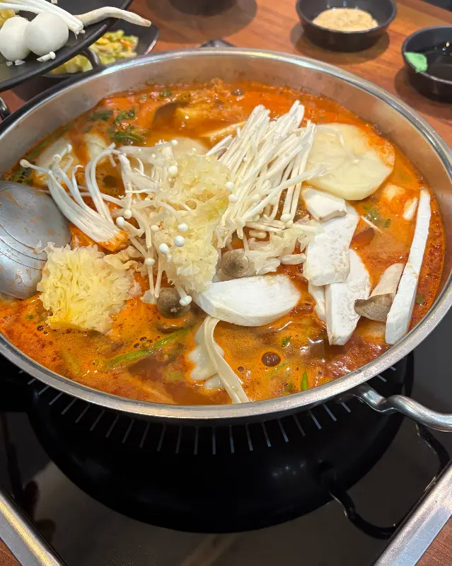 끓고 있는 샤브샤브