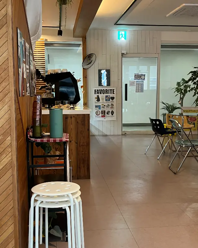 베니르의 따뜻하고 아늑한 내부 모습