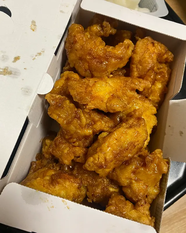 윤기가 흐르는 간장치킨