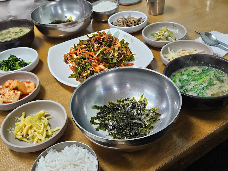 논고동 정식 전체 상차림