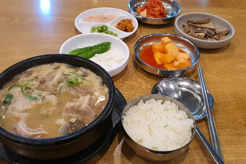만복순대국 한상차림