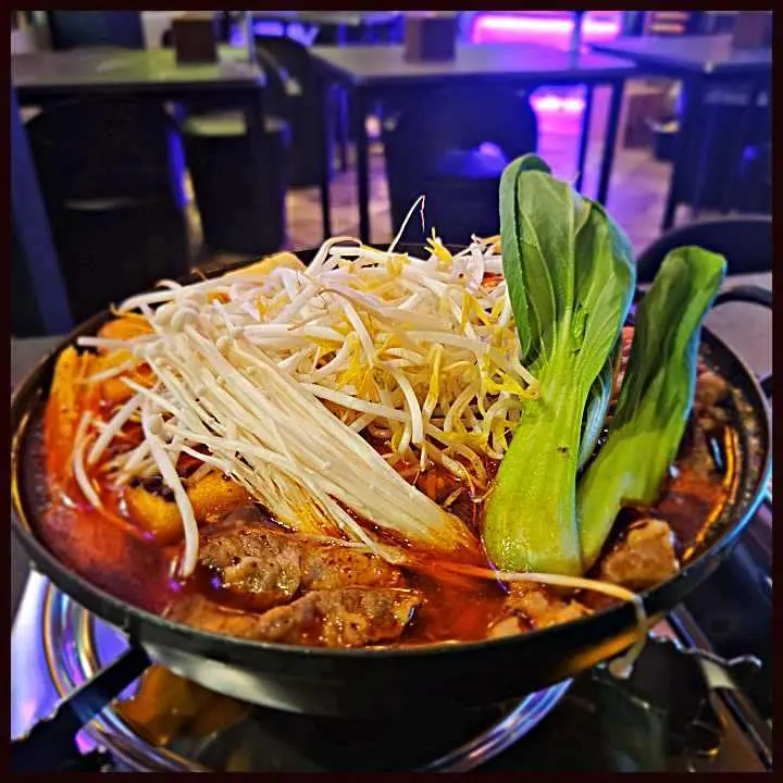 푸짐한 전골 한 상