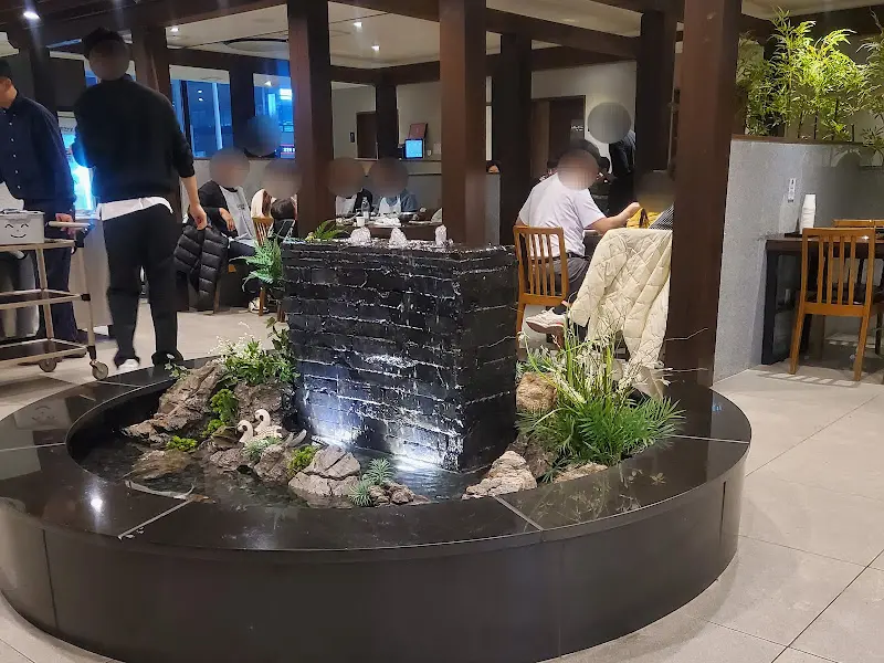 오리한상 내부 분수