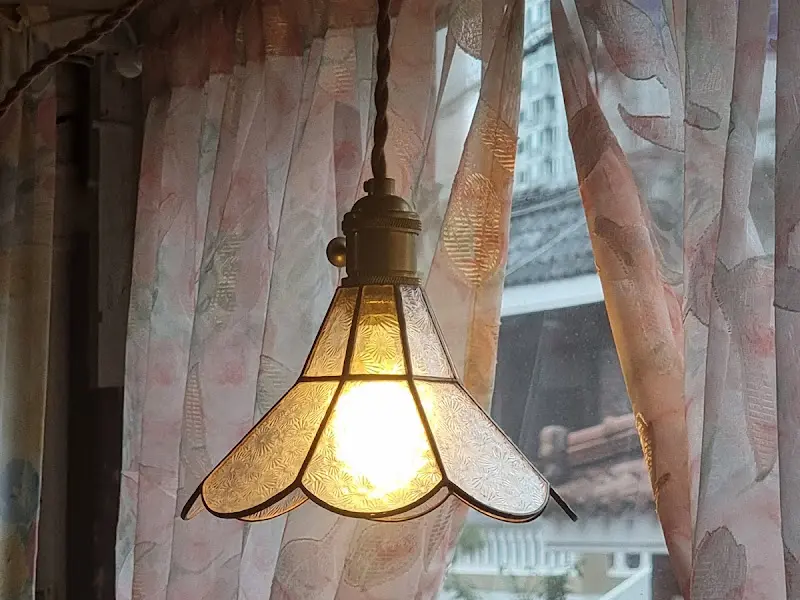 아늑한 분위기를 자아내는 조명