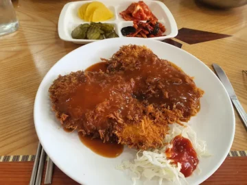 쌍곡계곡 드라이브 중 만난 추억의 맛, 괴산 맛집 “할아버지 왕돈까스”