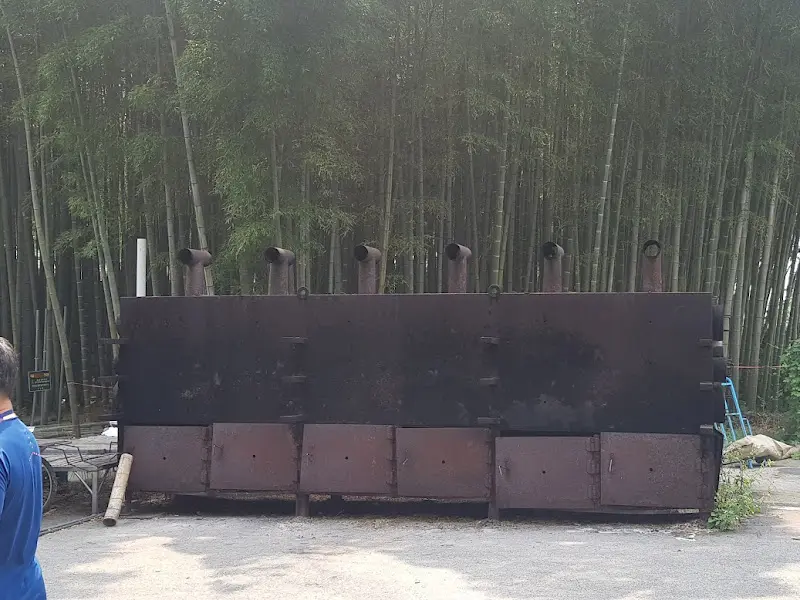 푸르른 대나무 숲이 우거진 죽림원