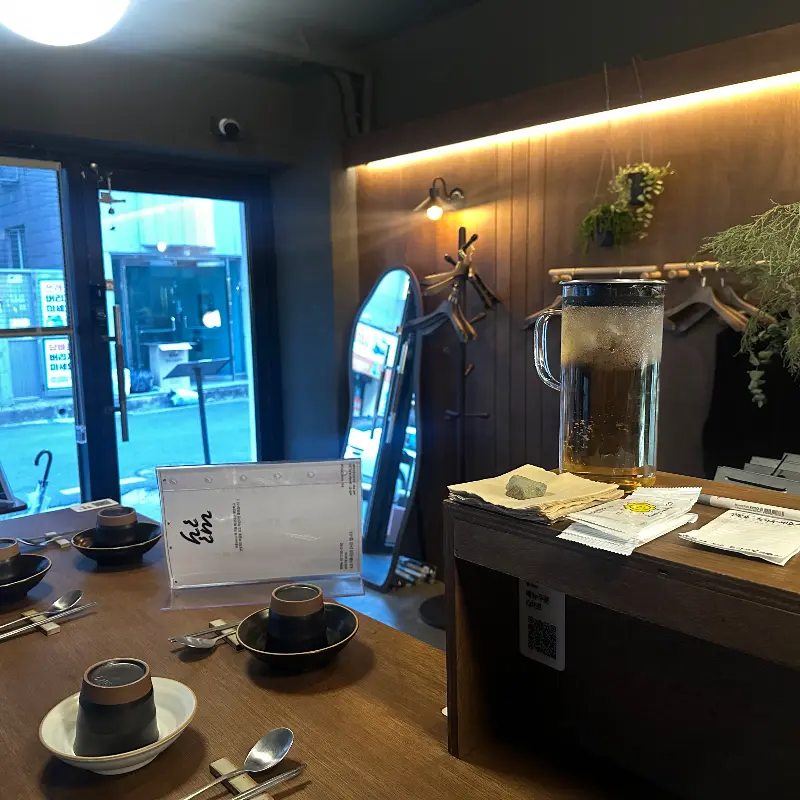 흐름의 아늑한 내부 모습