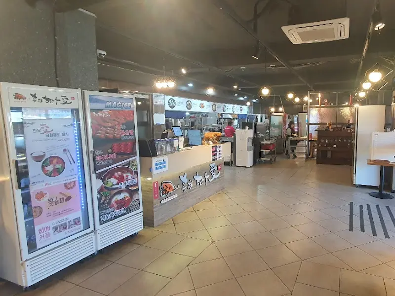 넓고 깔끔한 실내