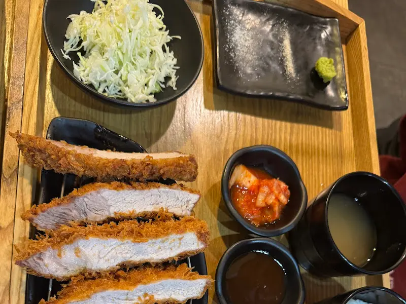 특로스카츠 한 상 차림