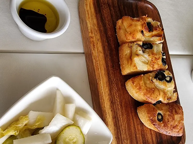 식전빵과 발사믹오일