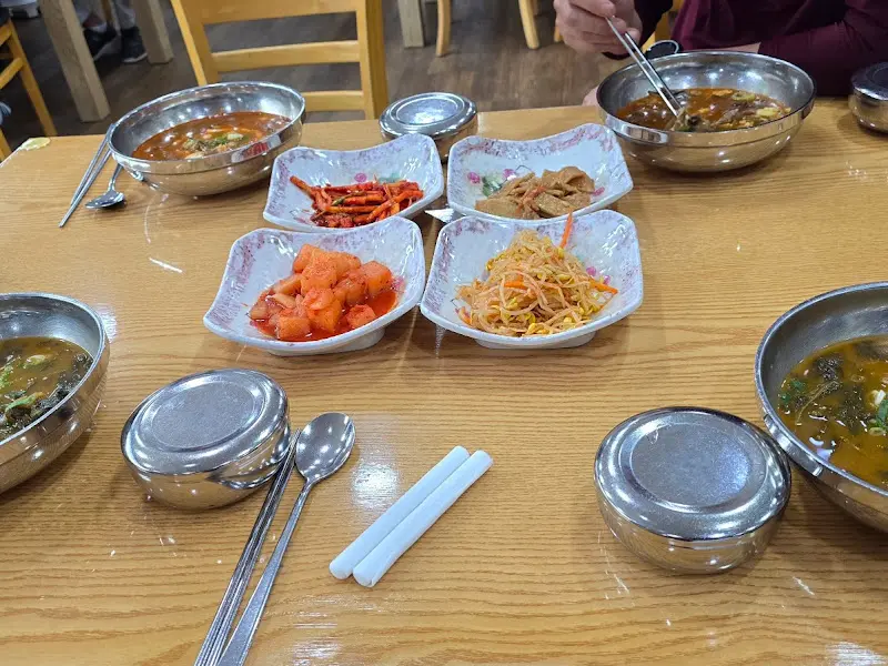 정갈하게 차려진 밑반찬