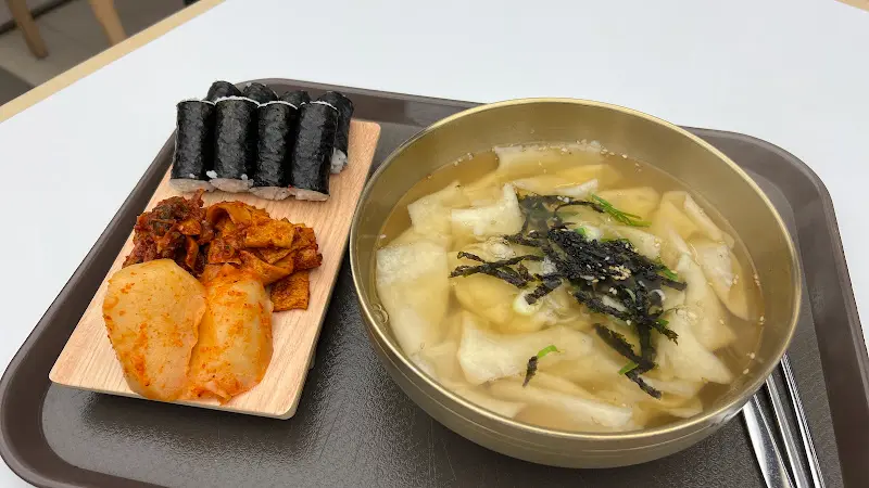 칼국수 한 상 차림