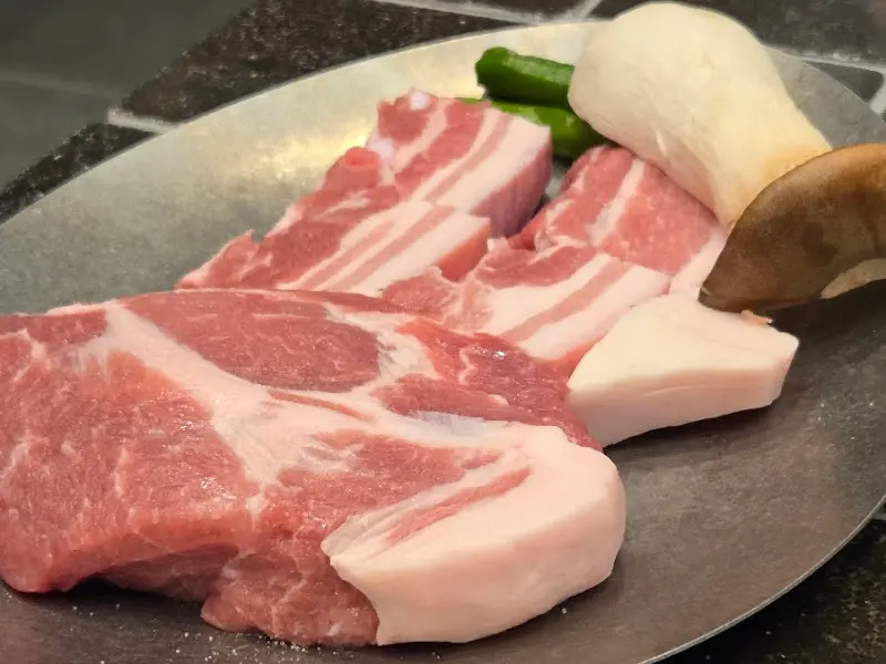 신선함이 느껴지는 흑돼지 모듬