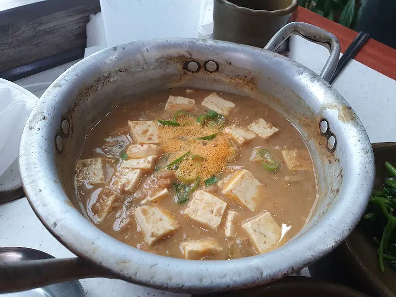 푸짐한 청국장 뚝배기