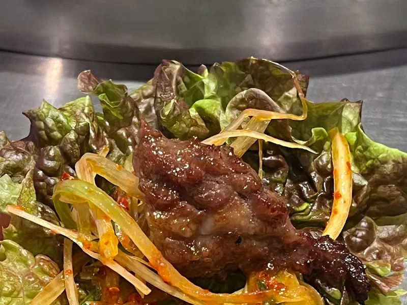 쌈 채소와 양념 소갈비