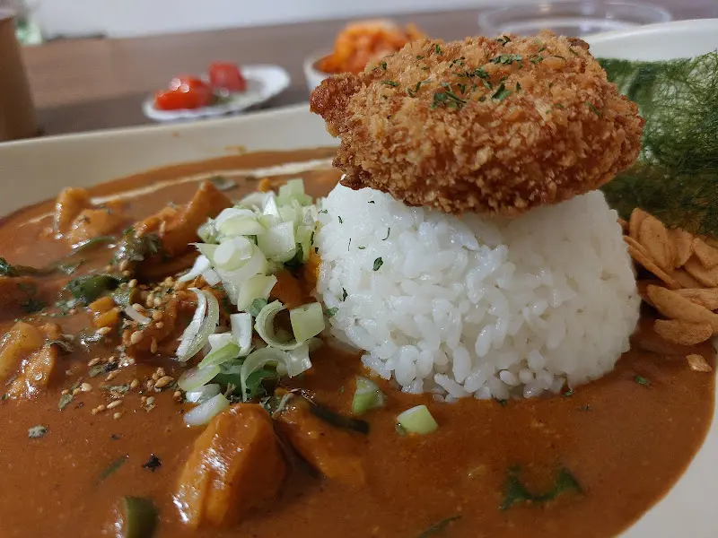 정갈하게 담겨 나온 카레