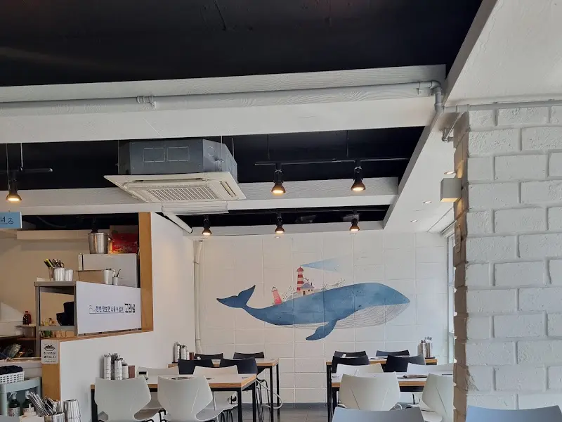 고래섬 내부 인테리어 사진