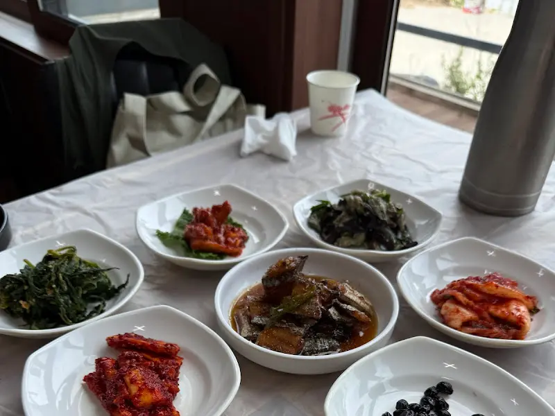 정갈하게 차려진 밑반찬