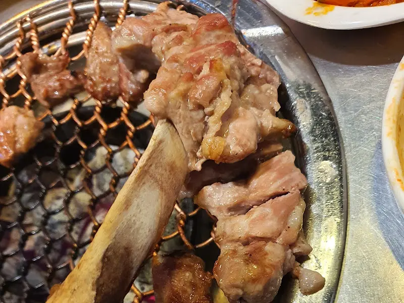 뼈에 붙어 있는 뼈갈비