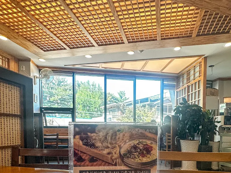 와촌 손칼국시 내부