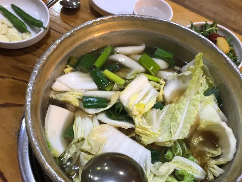 푸짐한 닭한마리 한상차림