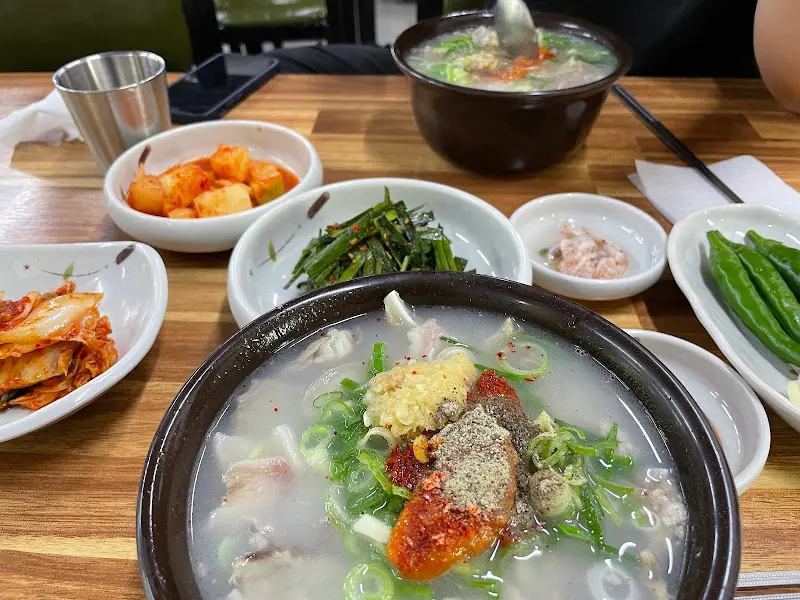 섞어국밥 한상차림