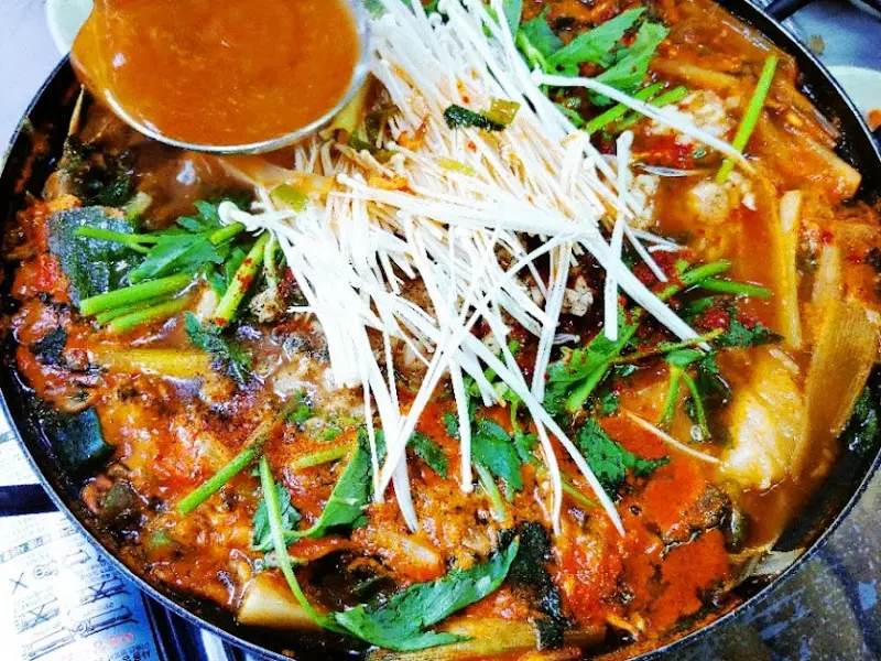 푸짐한 잡어 매운탕